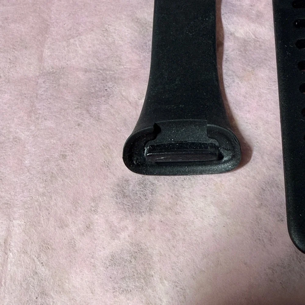Black Silicone Watch Band for Fitbit